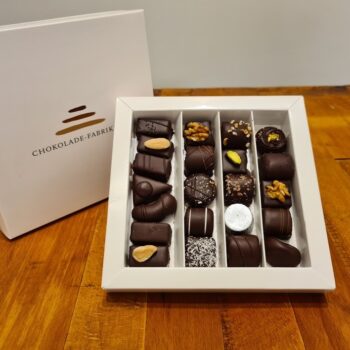 Gaveæske med 250 gram dessertchokolade og julebånd